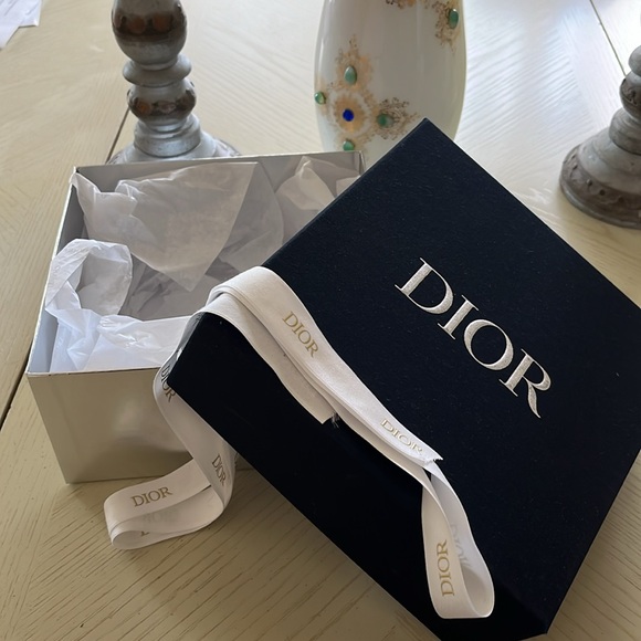 Dior 2  piece box and ribbon. - Picture 2 of 2